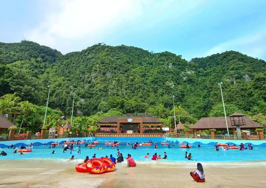 Tambun Lost World Sunway Onsen 2r 8pax Mira Theme Park View